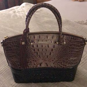 Beautiful Brahmin bag. Comes with shoulder strap and cloth bag